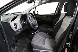 Halvkombi Toyota Yaris 8 av 23