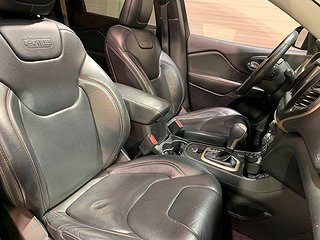 SUV Jeep Cherokee 8 av 20