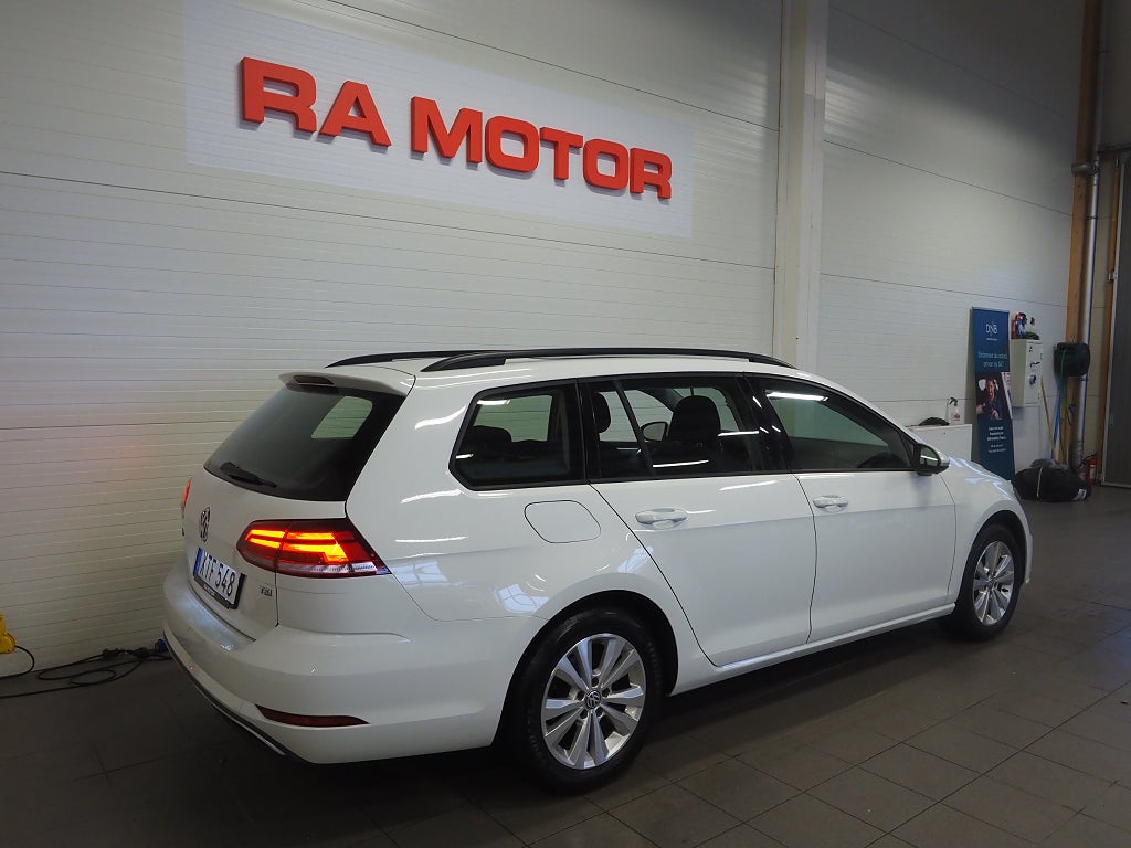 Volkswagen Golf Sportscombi 1.0 TSI 110hk |Panorama|Drag|Backkamera| 2018
