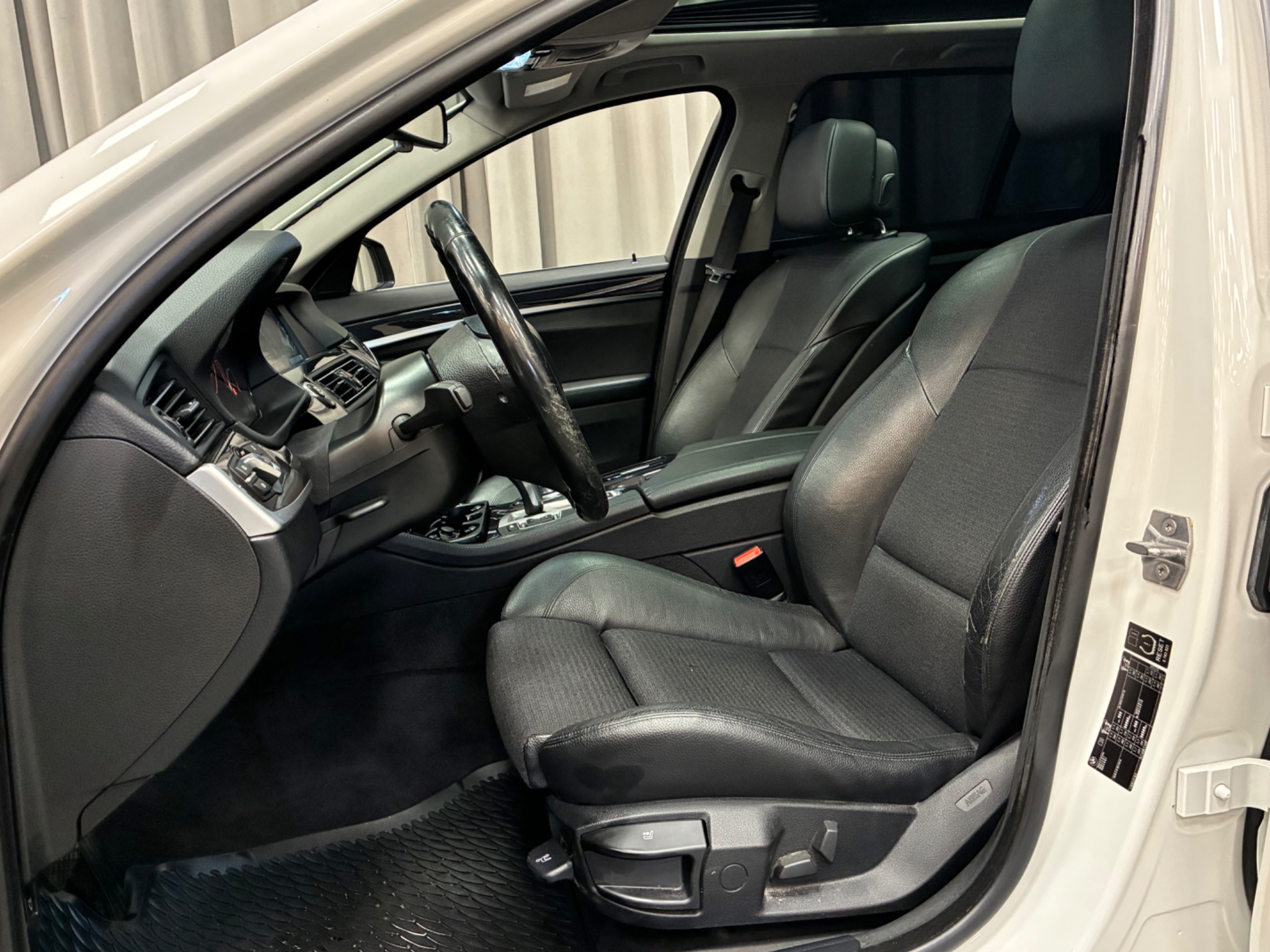 BMW 530 2013, bild 6/37