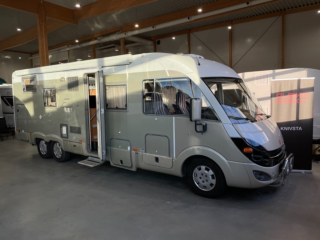 Elegance 710 / Kedja / ALDE / AC bodel / Solcell - Bürstner Elegance 710 / Kedja / ALDE / AC bodel / Solcell 