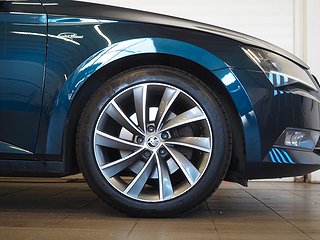Kombi Skoda Superb 8 av 23