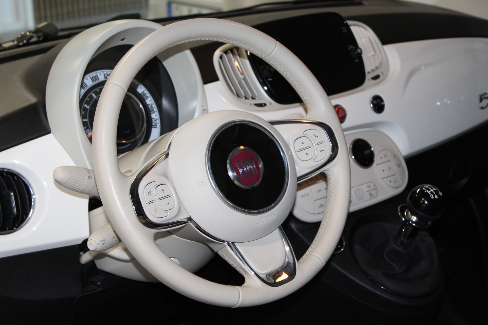 Fiat 500 1.2 69hk Lounge, Panorama, S&V-hjul, Lågmil 2019 - miniatyr 23