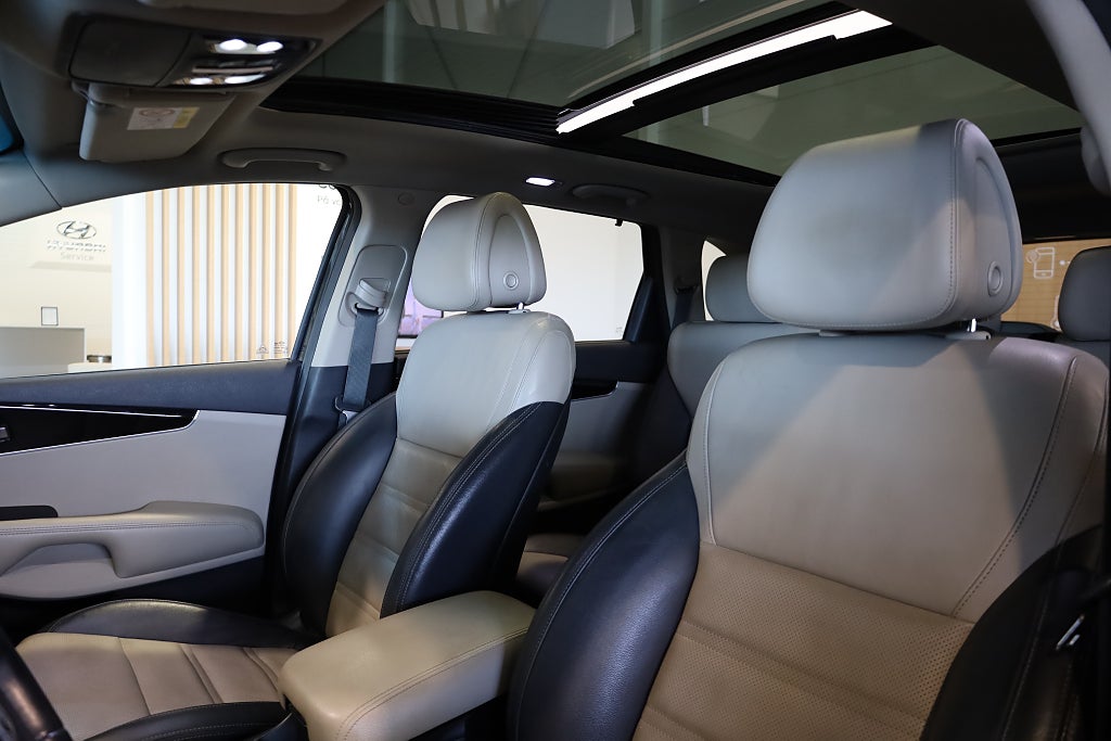 Kia Sorento 2.2 CRDi AWD AUT Drag M-Värme Pano 360 Navi Läder 7-sit 2016