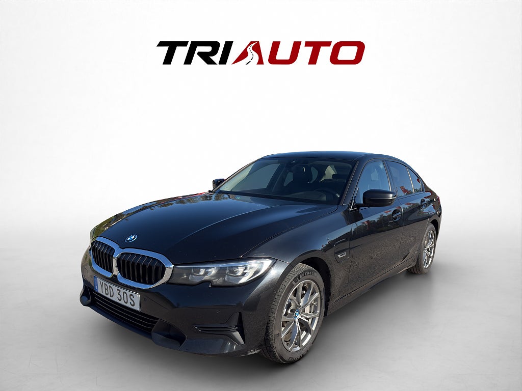 BMW 330e 330e xDrive Plug In 292hk MOMS M-ratt Kamera Drag HiFi