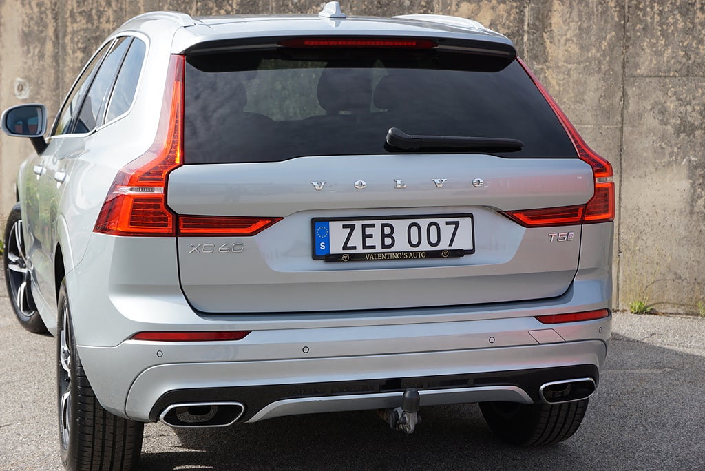 Volvo XC60 T5 250hk R-Design|Drag|Värmare|Keyless|2-Ägare|
