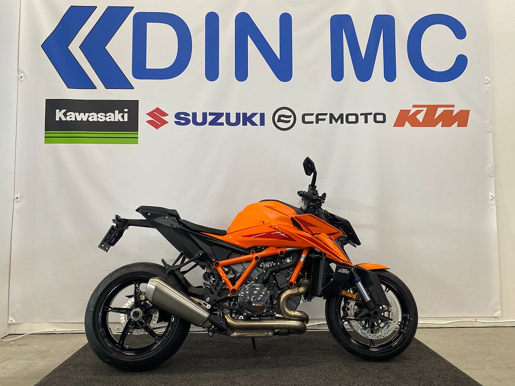 KTM 1390 Super Duke R EVO "Fabriksny hoj för omgående leverans"