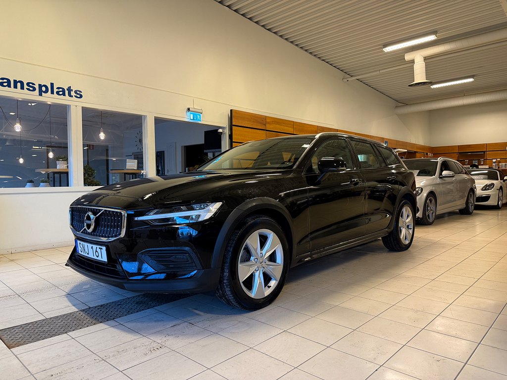 Volvo V60 Cross Country B4 AWD Aut Drag Kamera Navi Värmare VOC