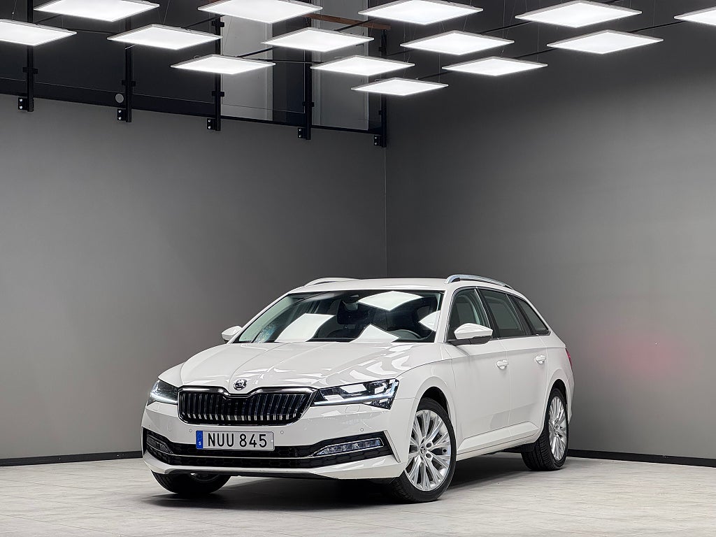 Skoda Superb iV Combi 1.4 TSI iV Style/B-kamera/Carplay/Rattvärme
