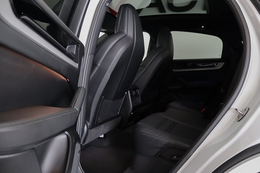 Porsche Cayenne Coupé E-Hybrid SportDesign BOSE Passagerardisplay MOMS