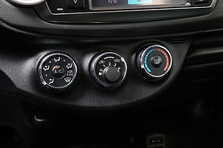 Halvkombi Toyota Yaris 19 av 25