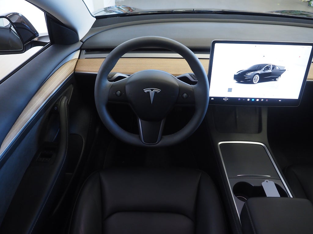 Tesla Model 3 Standard Range 283hk Dragkrok Pano Kamera Navi Moms 2023