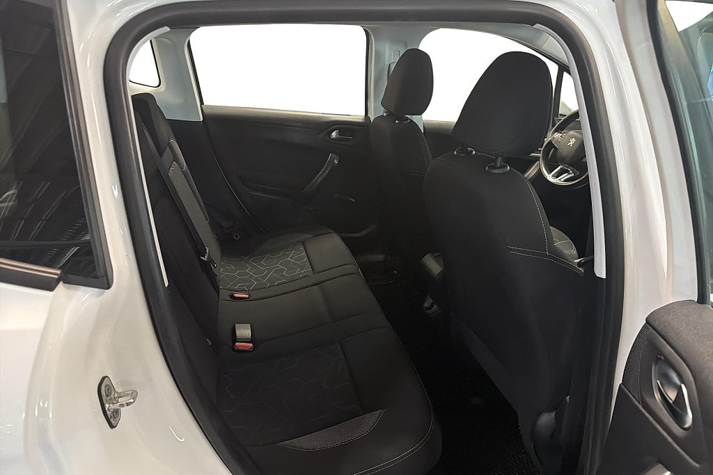 Peugeot 2008 1.2 PureTech 82 Manual, 5-trins, 82ps, 2017