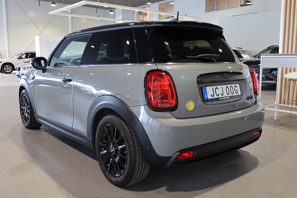 MINI Cooper SE Navi Läder Värmare Carplay Sensorer LED 2023