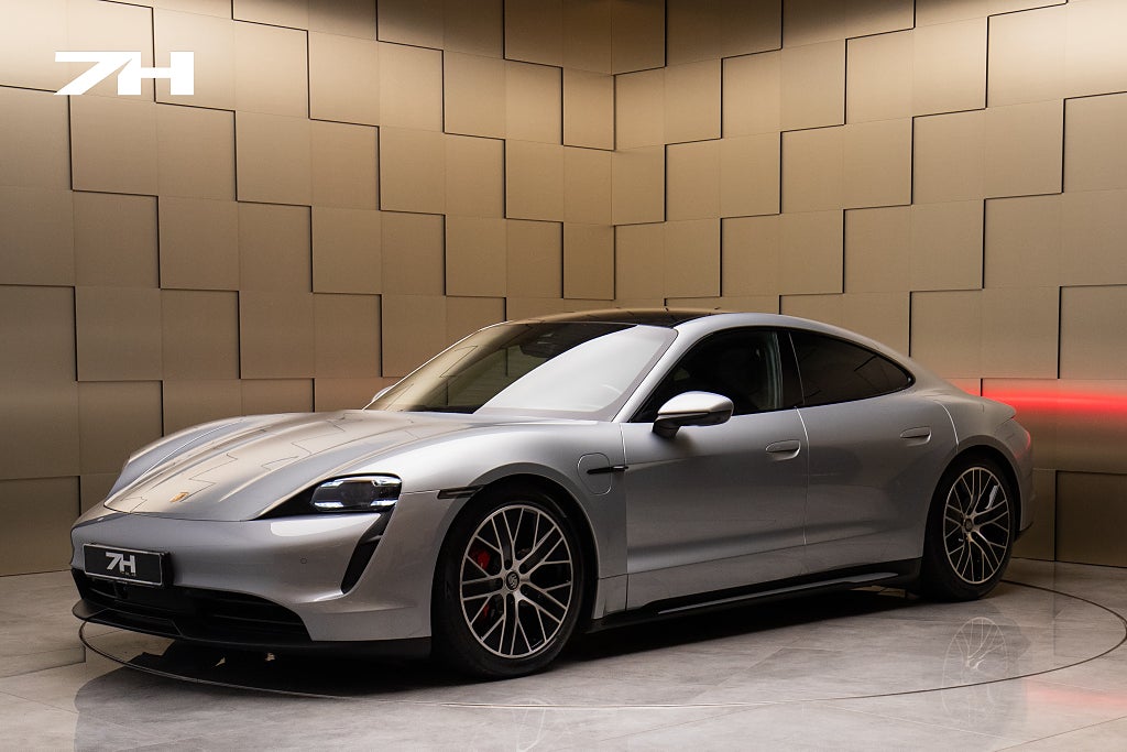 Porsche Taycan 4S Performance Plus / BOSE® / 18-vägs / Pano 