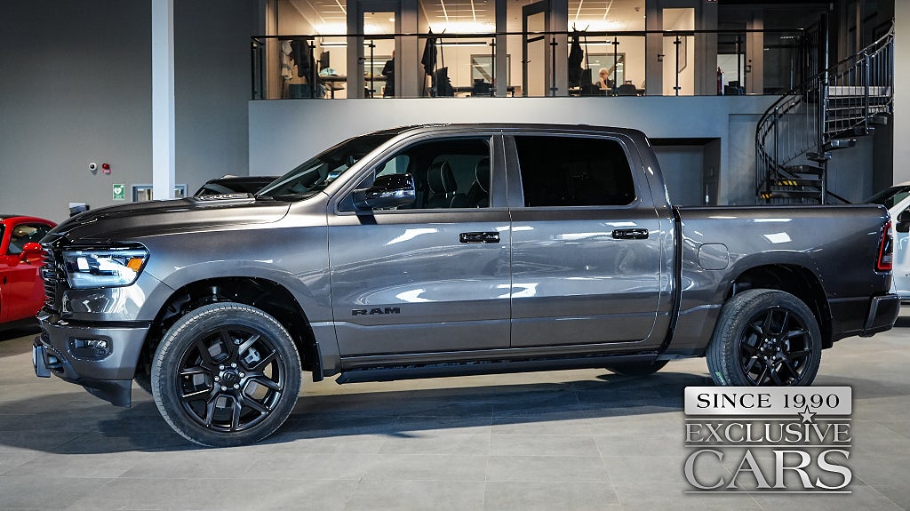 Dodge RAM Laramie Night Premium 5.7L V8 HEMI Flex Fuel Vinterhjul