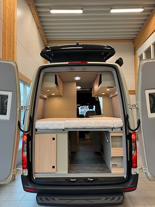 Husbil-halvintegrerad Robeta Womondo Pegasus Mercedes 150HK AUT 15 av 26