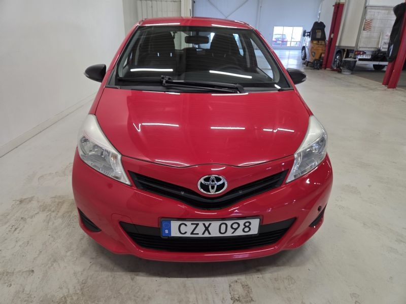 Toyota Yaris 1,0 69 Hk Manuell 5D 2014, bild 2/43