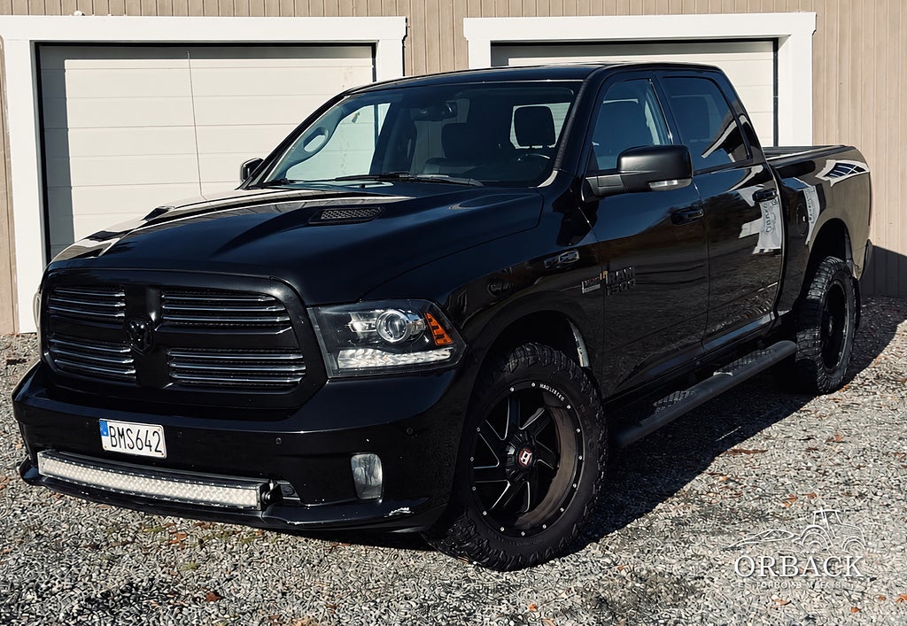 RAM 1500 Dubbelhytt 5'7" box 5.7 V8 HEMI 4x4 BLACK EDITION