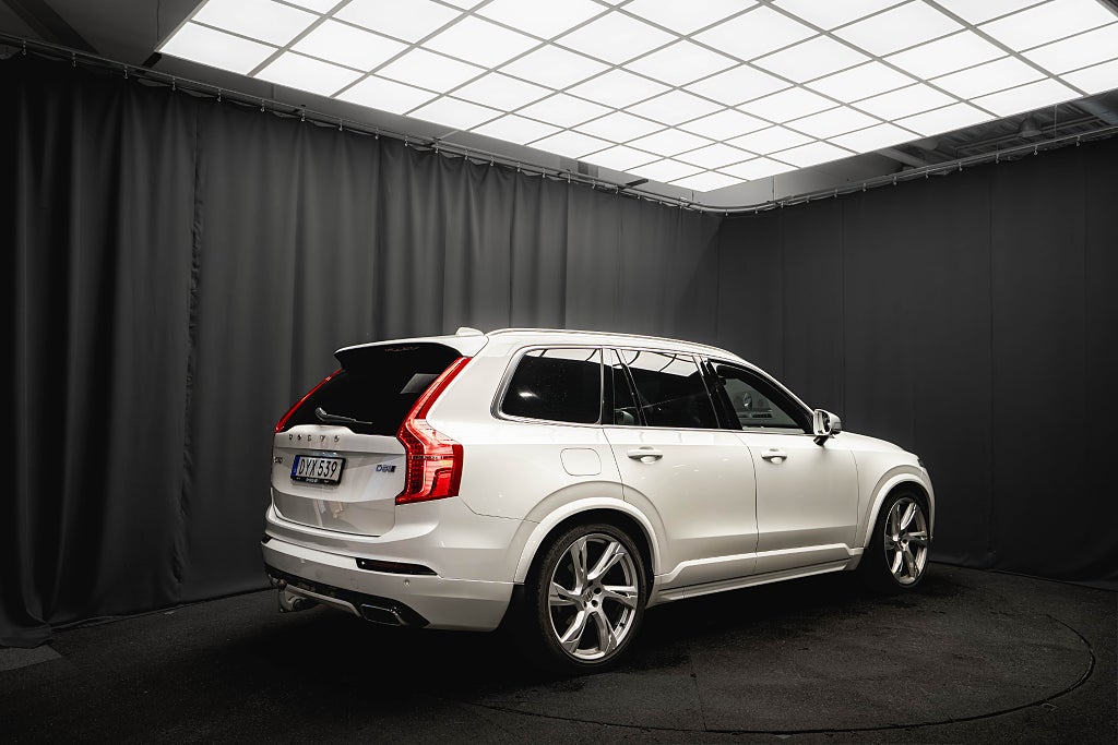 Volvo XC90 D5 AWD R-Design 7-SITS PANO LUFTFJ B&W DRAG HUD 360