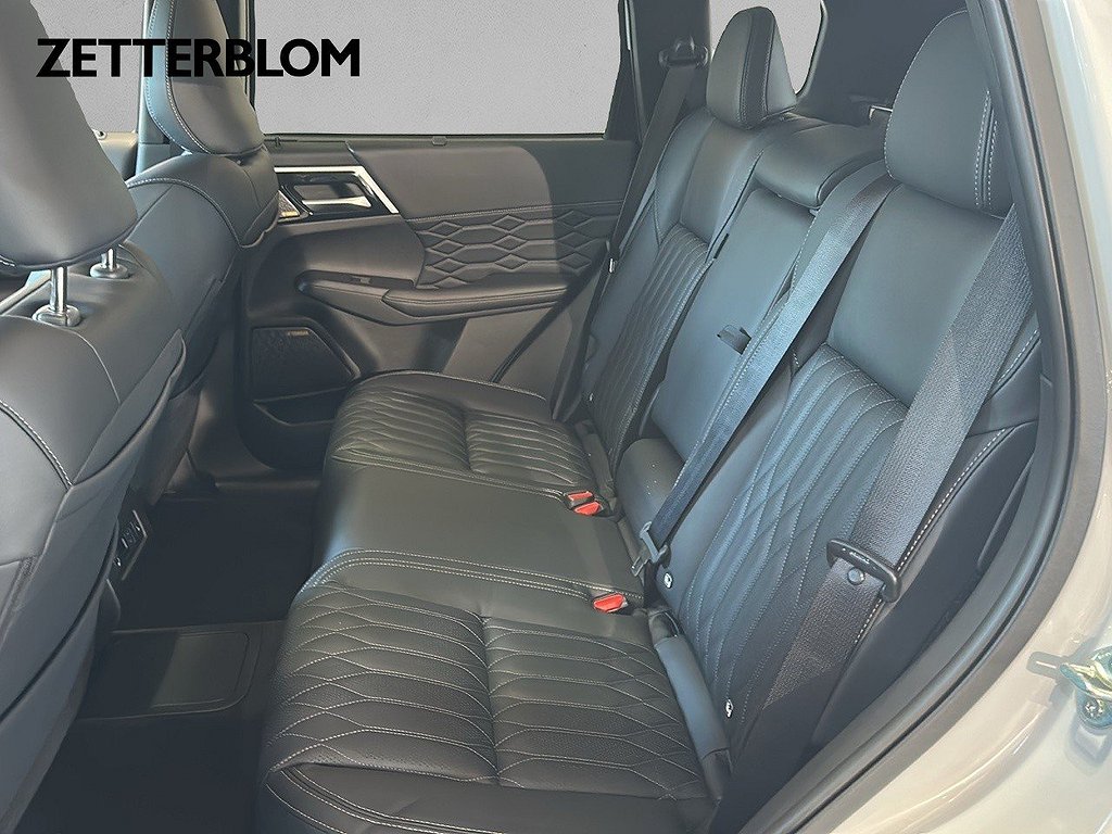 SUV Mitsubishi Outlander 9 av 18