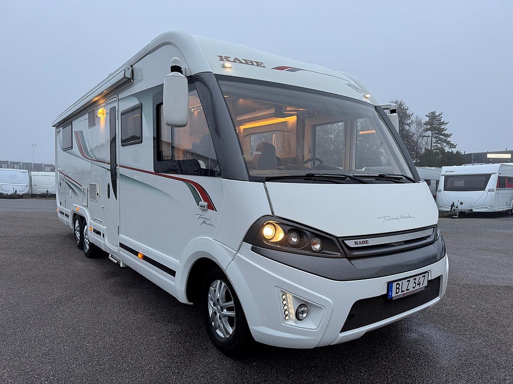 Kabe TravelMaster I 860 LQB Queensbed, Hydrauliska stödben, Solpanel,