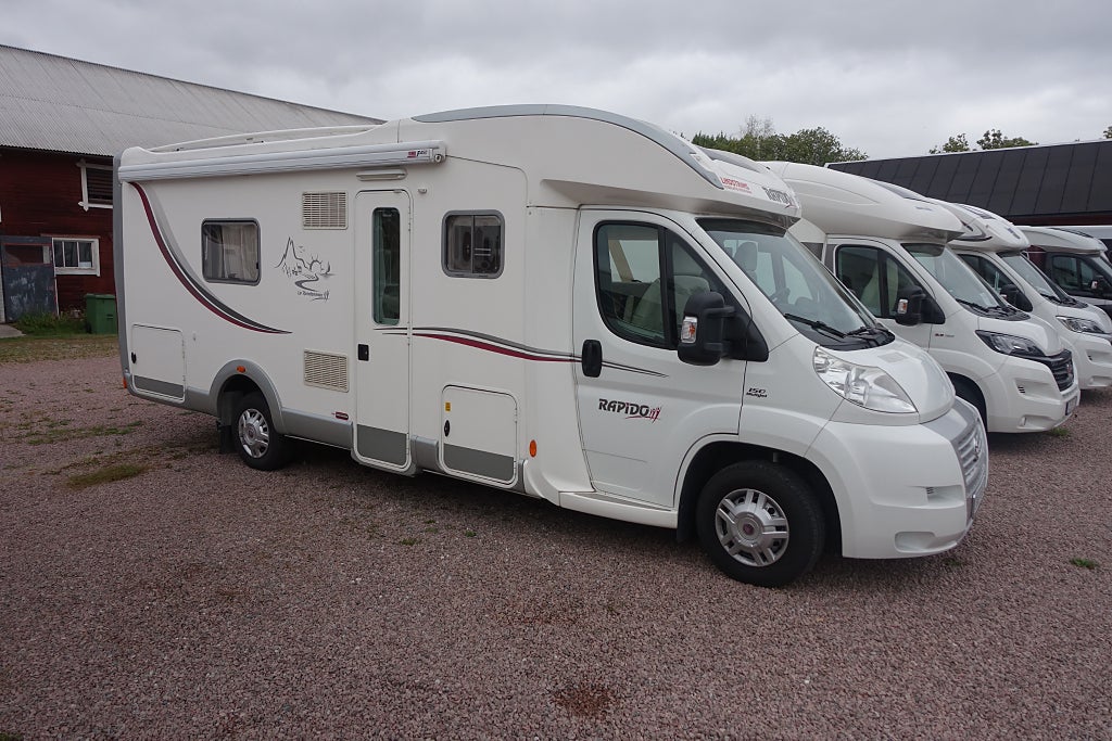 Rapido 7065F Låga långbäddar/150 Hk