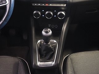 SUV Renault Captur 17 av 24