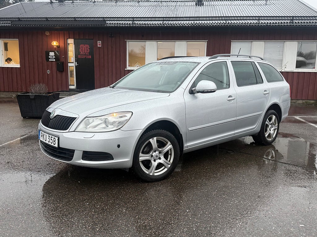 Skoda Octavia Kombi 1.6 TDI 4x4 Ambiente Dragkrok M-värmare