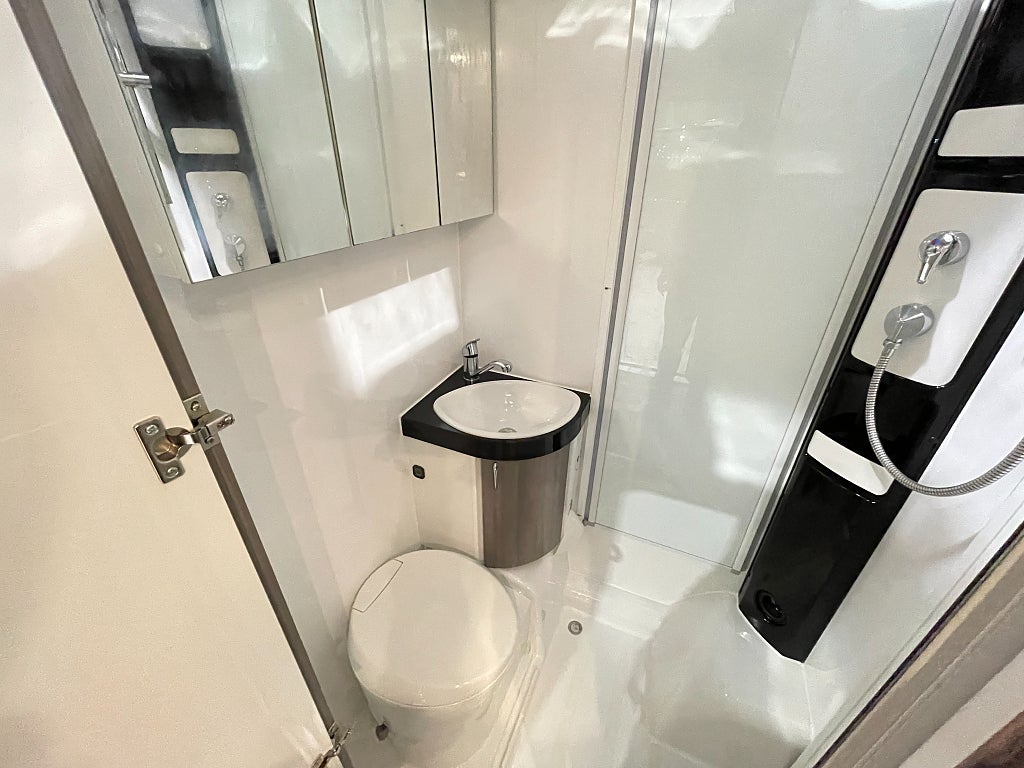 Hobby Optima on tour T65 / Taksäng / Våningssäng / 6bältad / - Hobby