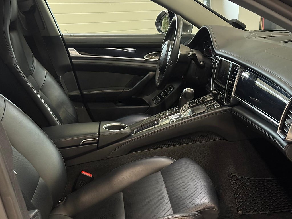 Porsche Panamera 4S PDK 420HK BOSE 20" Kamera 14-vägs Taklucka Matrix