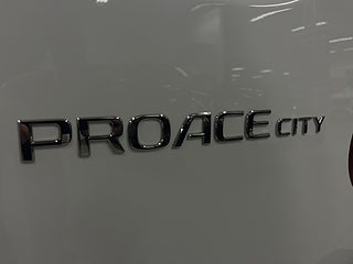 Toyota ProAce City 1.5D Skåpbil/SoV-däck/MoK-värm/Psens/MOMS