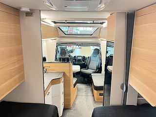 Husbil-halvintegrerad Adria CORAL 670 SLT PLUS 24 av 28