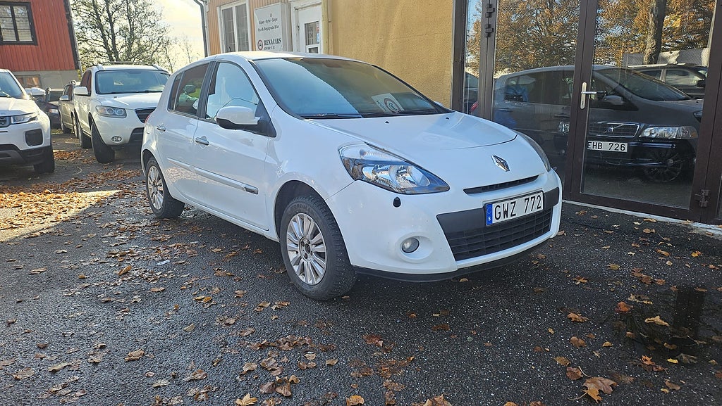 Renault Clio 5-dörrars Halvkombi 1.2 Euro 4,/Avbet:-396 kr/mån