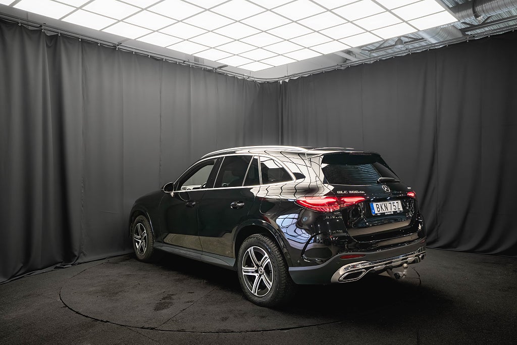 Mercedes-Benz GLC 300 d e 4M AMG DRAG DIGITALA-LED 98% SoH MOMS 1-ÄGARE
