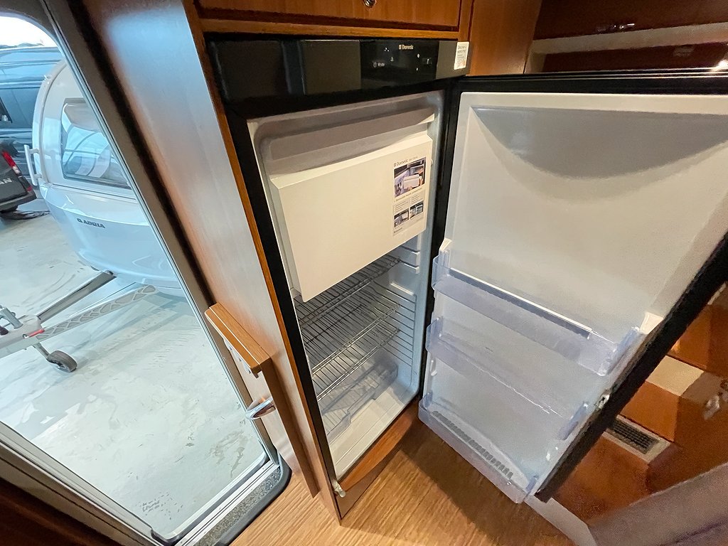 Adria Matrix 680 SL / B-körkort / Taksäng / El-Patron / Ugn - Adria