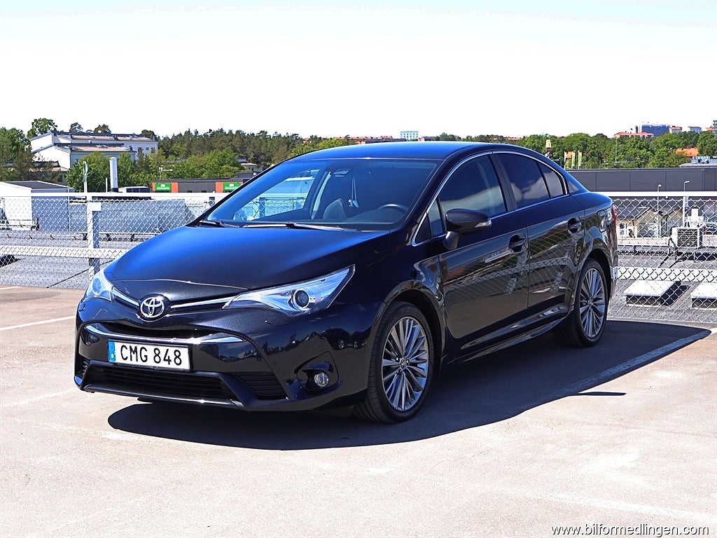 Toyota Avensis 1.8 Sedan 147hk Automat S/V-hjul Svensksåld