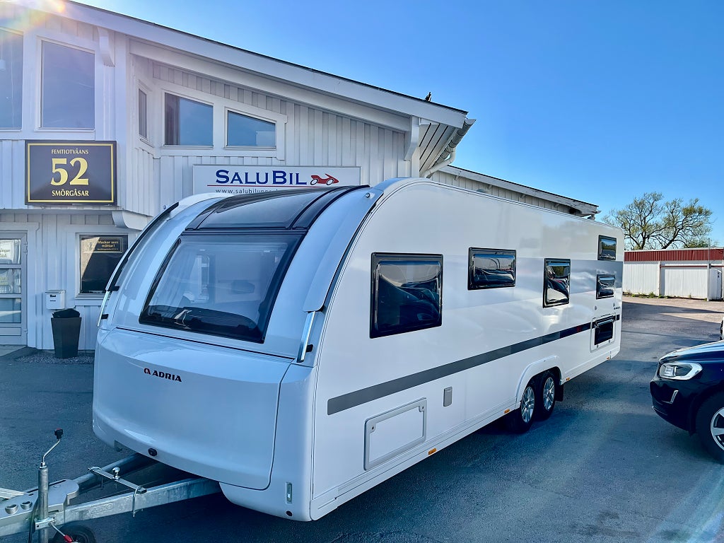 Adria Adora 753 UK Barnkammare Solceller Alde Markis