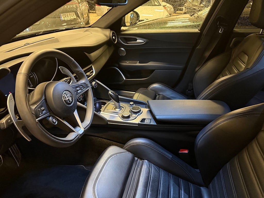 Alfa Romeo Giulia 2.0 Turbo 16V Q4 Veloce Sov Hjul M-värmare Kamera miniatyr 9