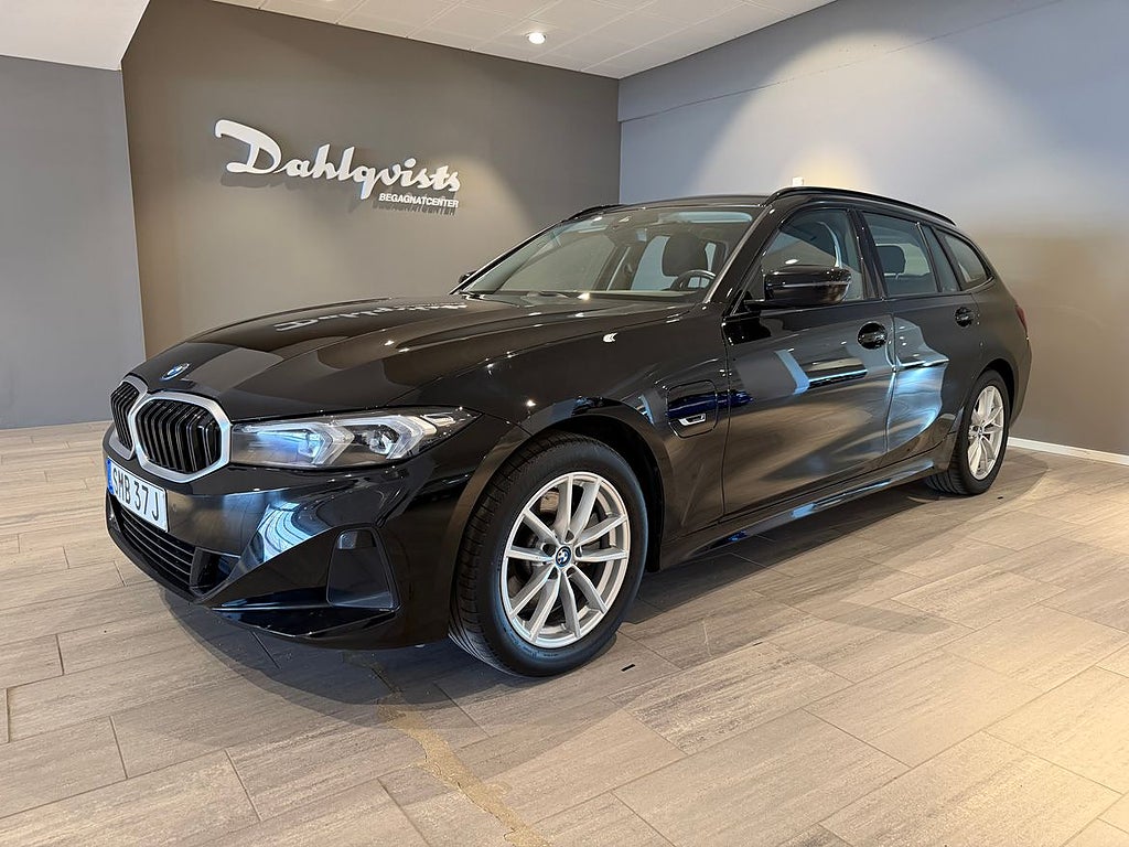 BMW 330e 292hk V-Hjul Carplay Navi