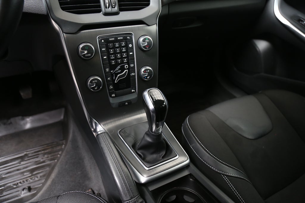 Volvo V40 D3 150hk Momentum Business E PRO Dieselvärmare 2016