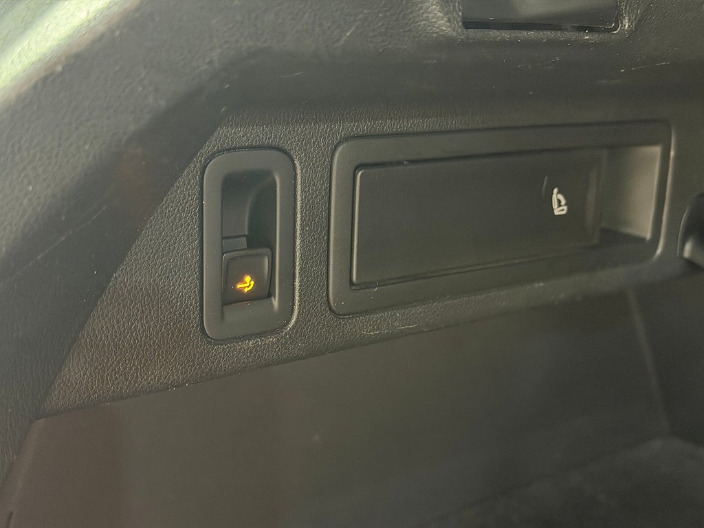 Volkswagen Tiguan TSI 150hk DSG 4M R-Line | Drag | Värmare | Kamera |