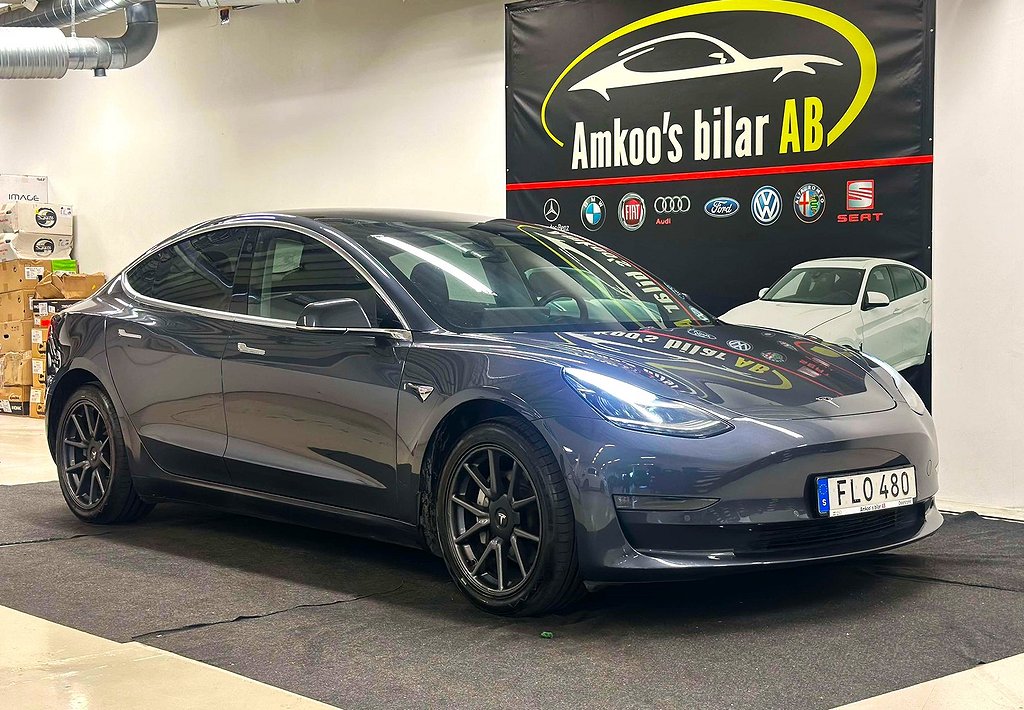 Tesla Model 3 Long Range AWD 440hk MOMSBIL