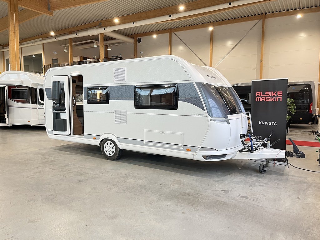 Hobby 495 UL DE Luxe / Förtält / 1550kg / Långbäddar / 2295kr/månad
