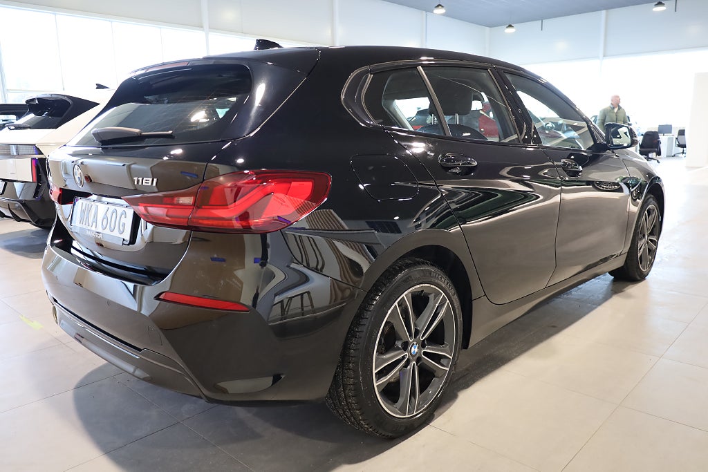 BMW 118I Sportline AUT Navi CarPlay PDC Rattvärme 2022