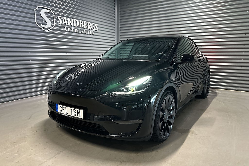 Tesla Model Y Performance AWD 534hk Backkamera Navi Panorama Drag 