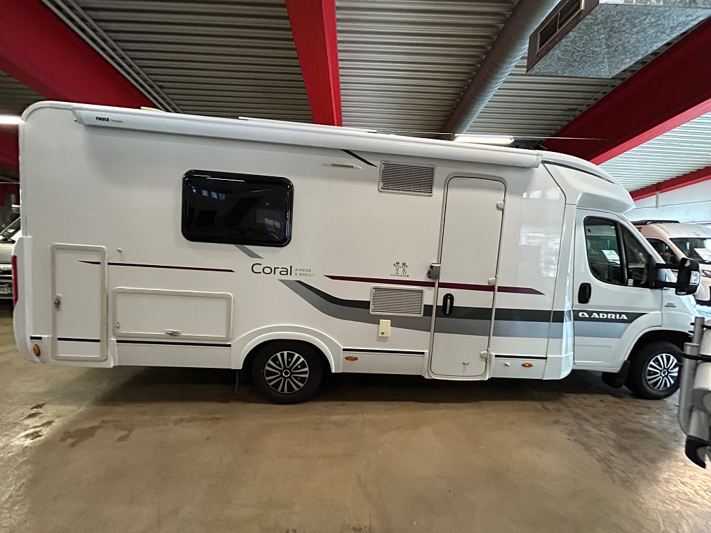 Adria CORALL S 670 SLT Dusch och toa bak, vinter pkt