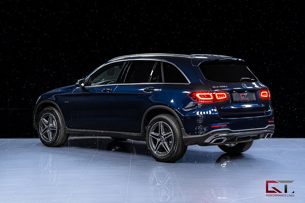 Mercedes-Benz GLC 300 e 4MATIC AMG Cavansite Blue Cockpit Matrix Drag