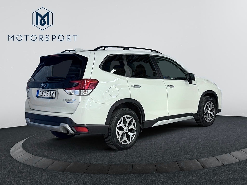 Subaru Forester e-Boxer Aut Dragkrok Rattvärme Kamera Carplay bild 6