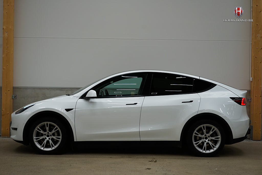 Tesla Model Y Long Range AWD 514hk Drag Värmepump Rattvärme MOMS